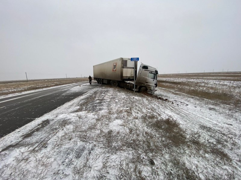 Госавтоинспекцией Черноярского района Астраханской области устанавливаются обстоятельства дорожно-транспортного происшествия